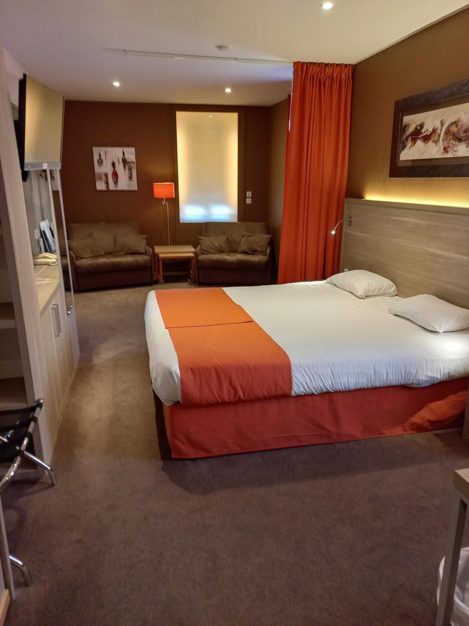 Superior, 1 Double and 3 Single Beds
