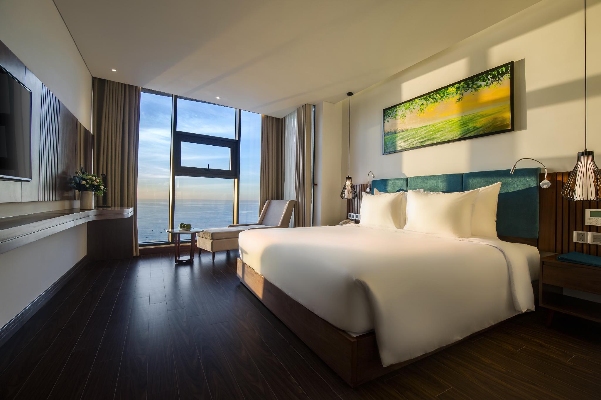 Room at Maximilan Danang Beach Hotel, DA NANG