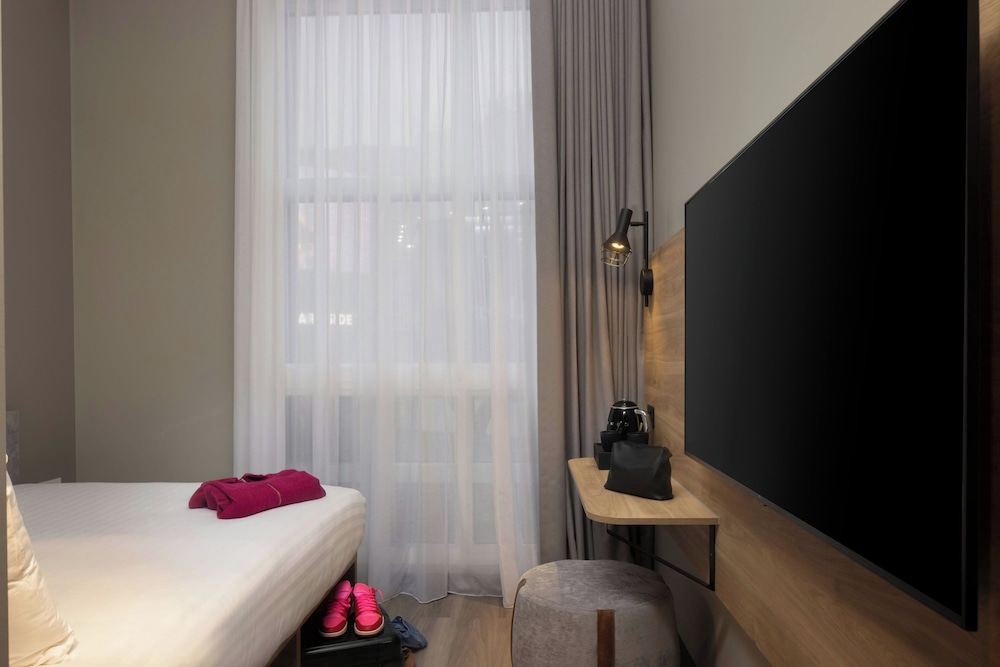Moxy London Piccadilly Circus 6/47