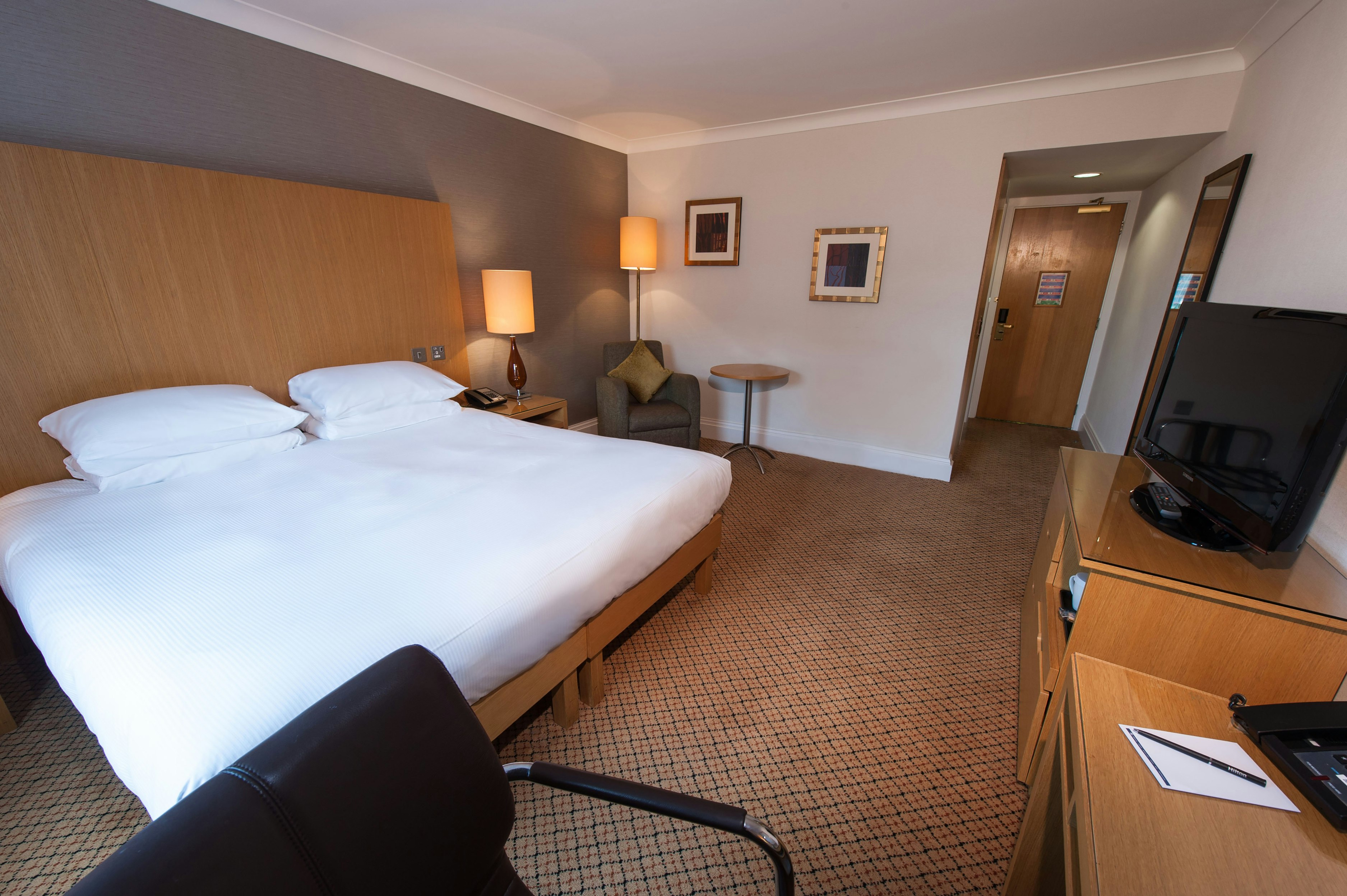 GUEST ROOM, KING BED