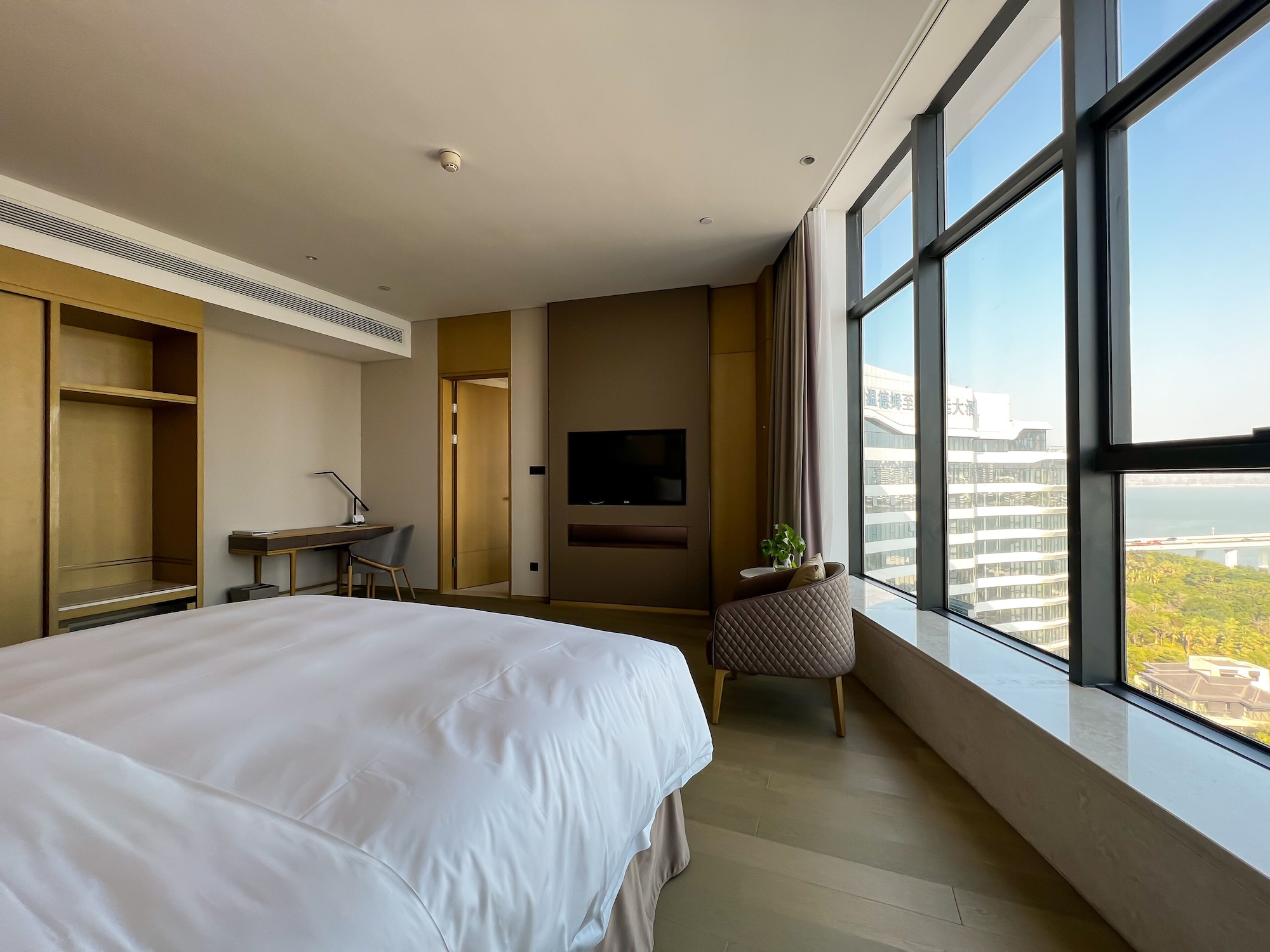 FAMILY SUITE, MULTIPLE BEDS, BAY VIEW