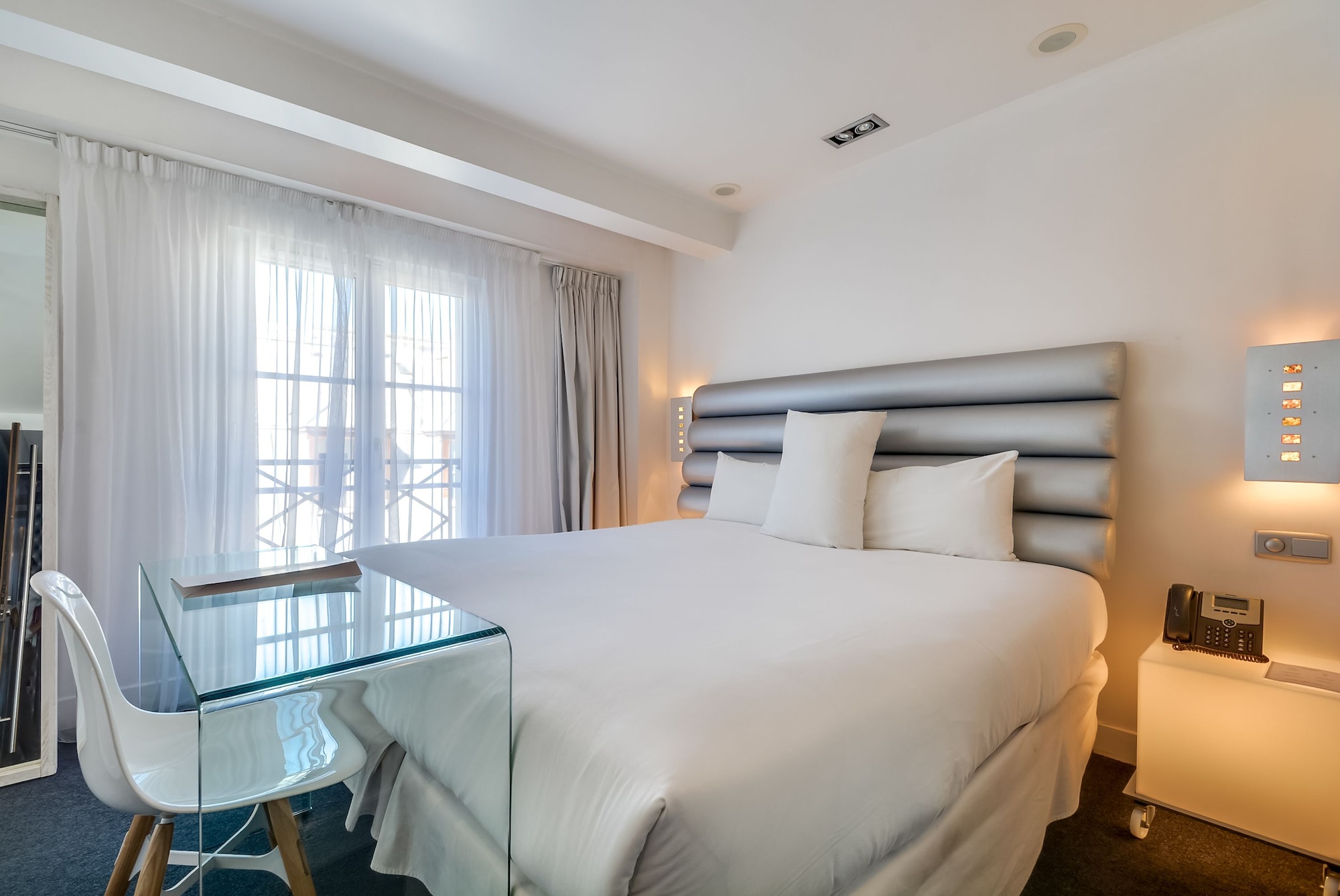 SUPERIOR, KING BED