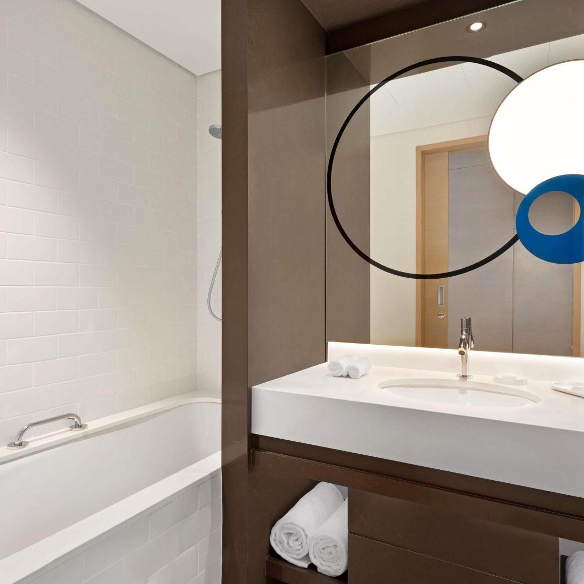 Deluxe, King Bed, Park View, Novotel Dubai Gold District 7/9