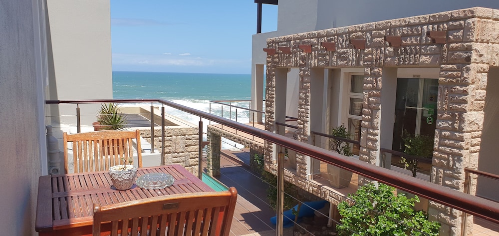 Brenton On Rocks Luxury Guest House 2/97