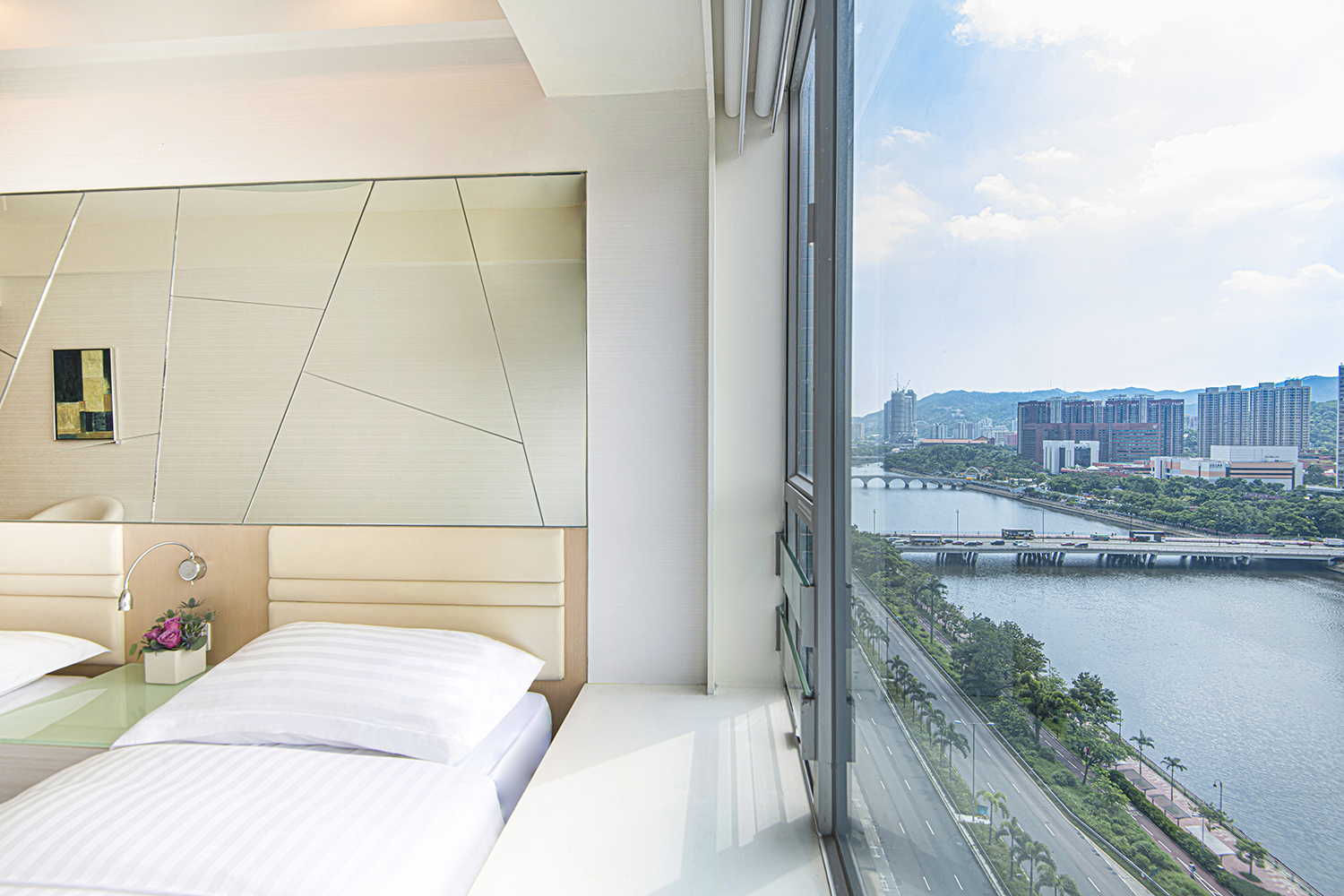 Premier Queen Single Room