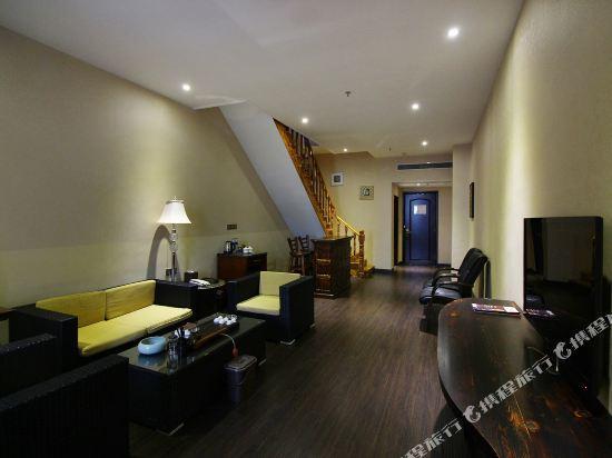 Qiaodu Hotel (Jiangmen Light Rail Station) 27/37