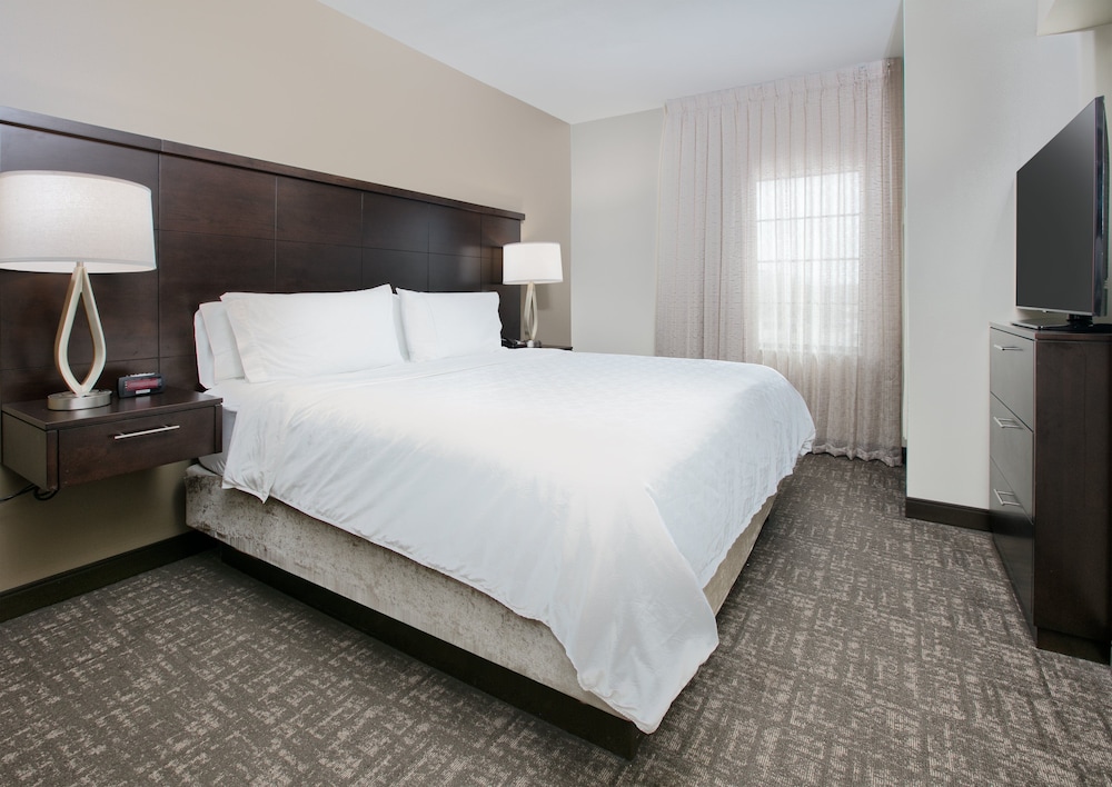 Staybridge Suites Plano - Richardson Area 15/70