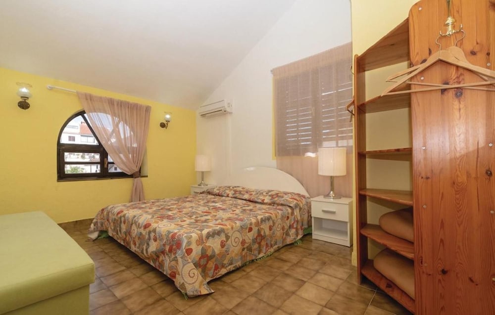DRAGAN'S DEN HOSTEL 9/49
