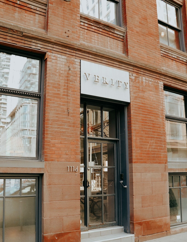The Ivy At Verity 2/76