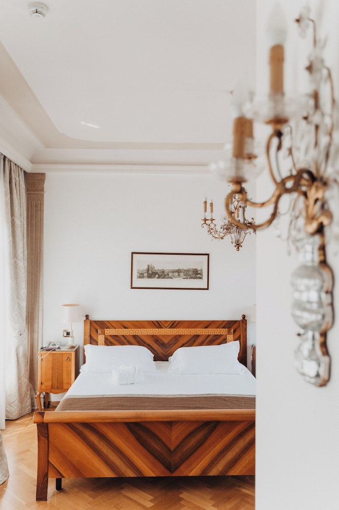 Vittoria Hotel 15/75