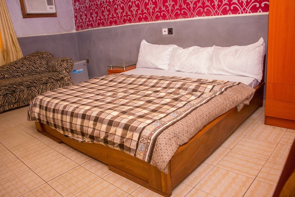 DELUXE, QUEEN BED