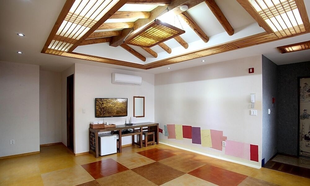 Jeonju Hanok Taejogung Hotel 41/53