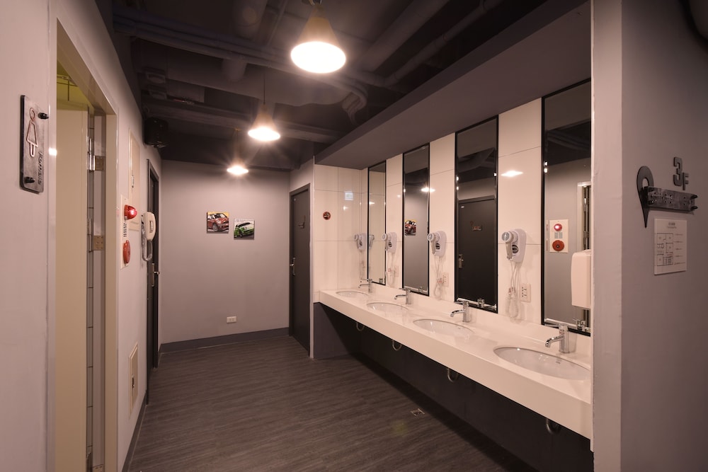 Taipei Travelers International Hostel 14/34