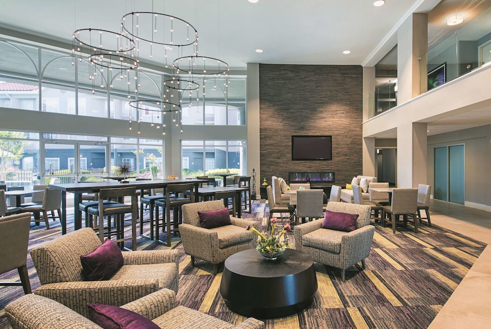 La Quinta Inn and Suites by Wyndham Austin Near The Domain 44/52