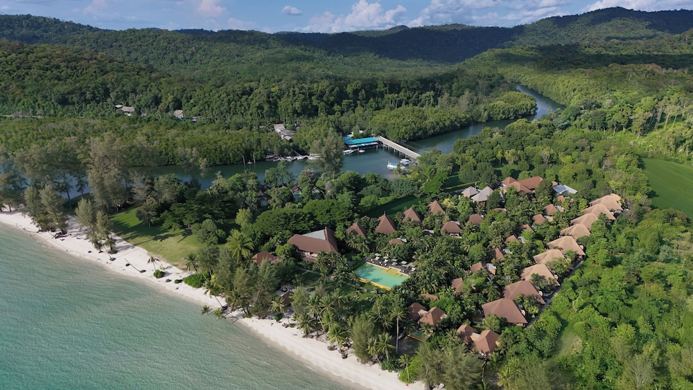 High Season Pool Villa Spa 52/56
