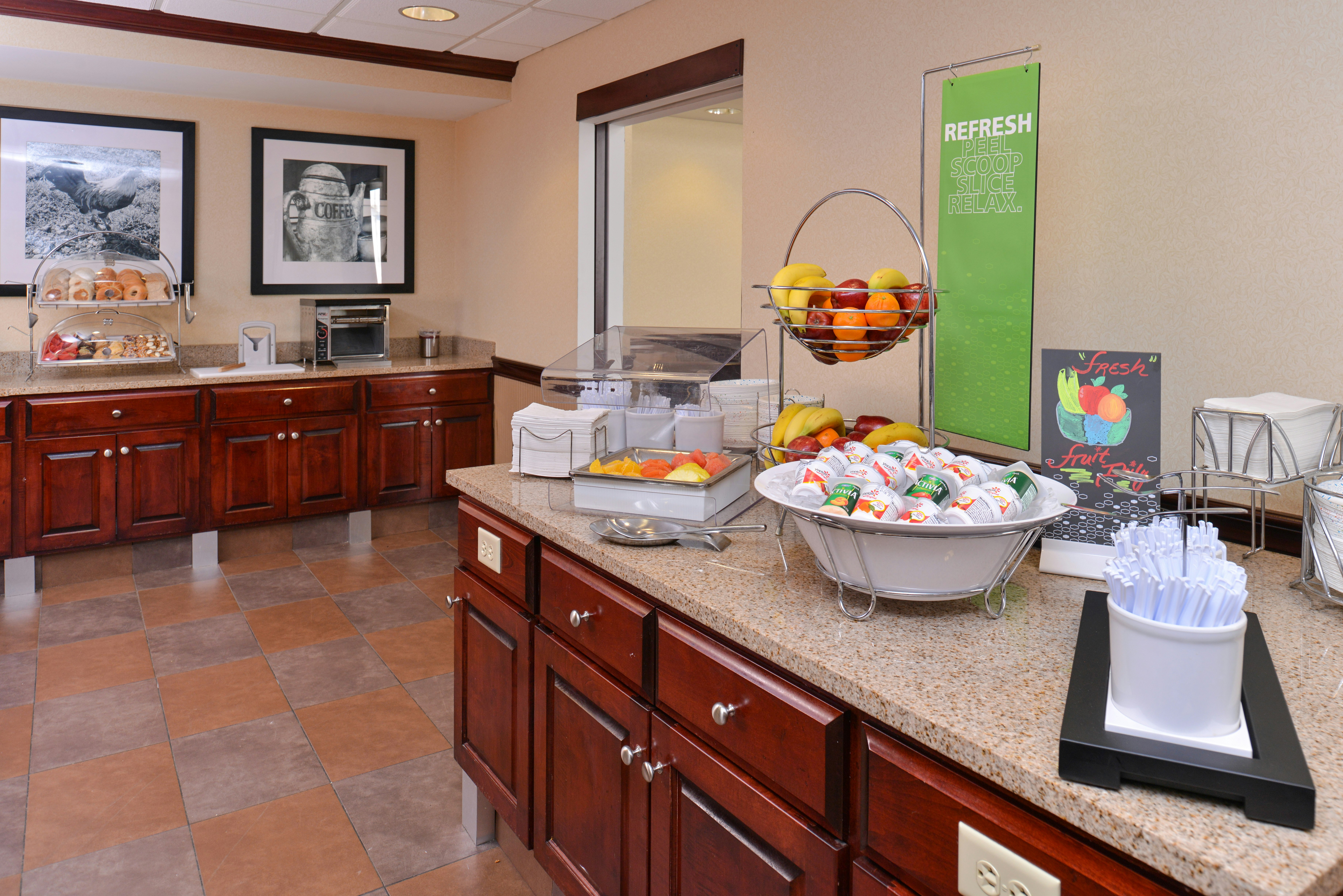 Hampton Inn Suites Dayton Vandalia 68/68