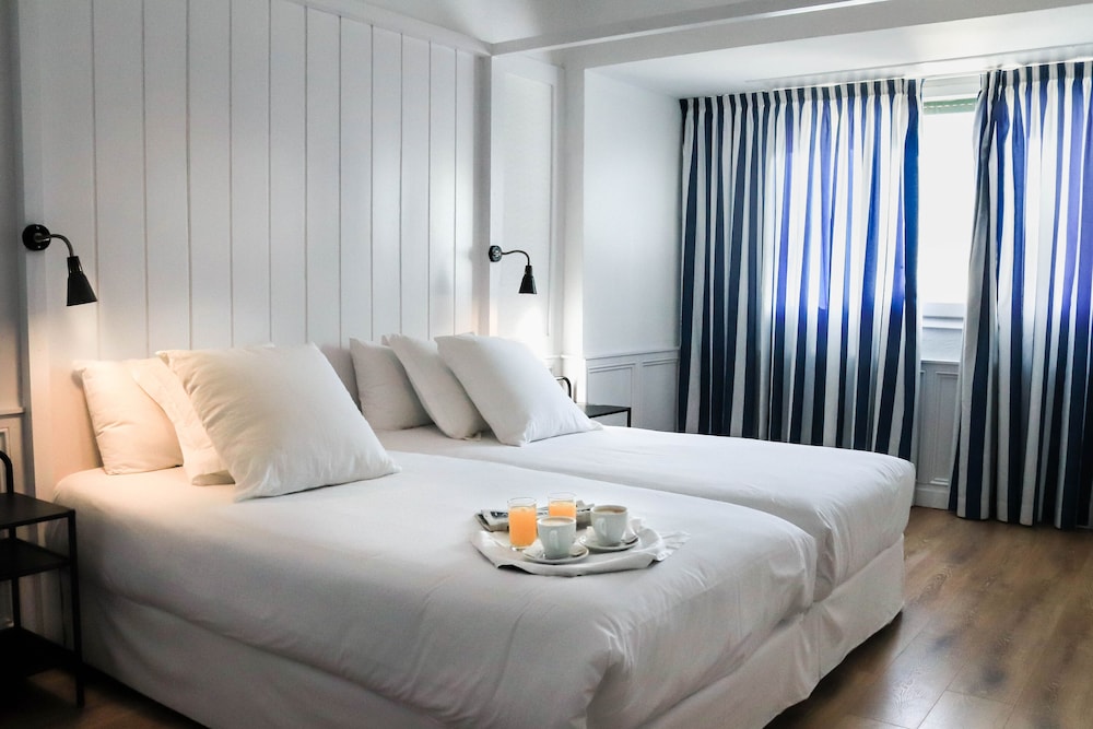 Marina Hotel 36/45