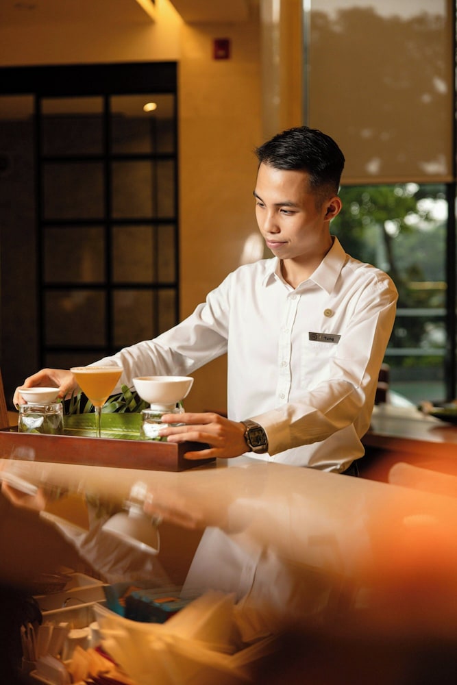 Sheraton Hanoi West 12/71