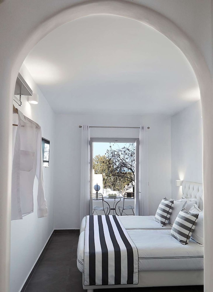 ELEGANT WHITE, DELUXE, BALCONY