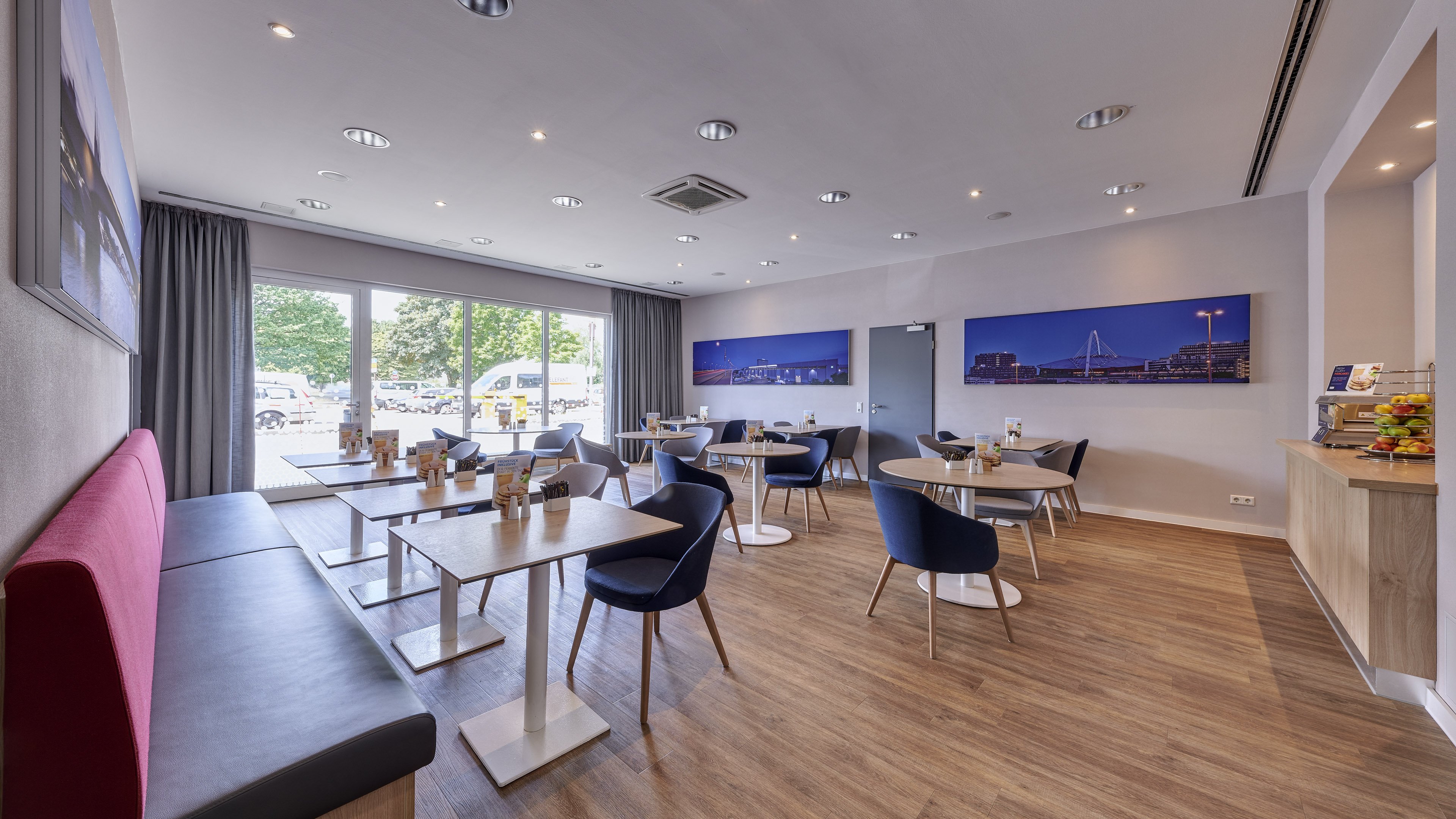 HOLIDAY INN EXPRESS COLOGNE MUELHEIM 32/45