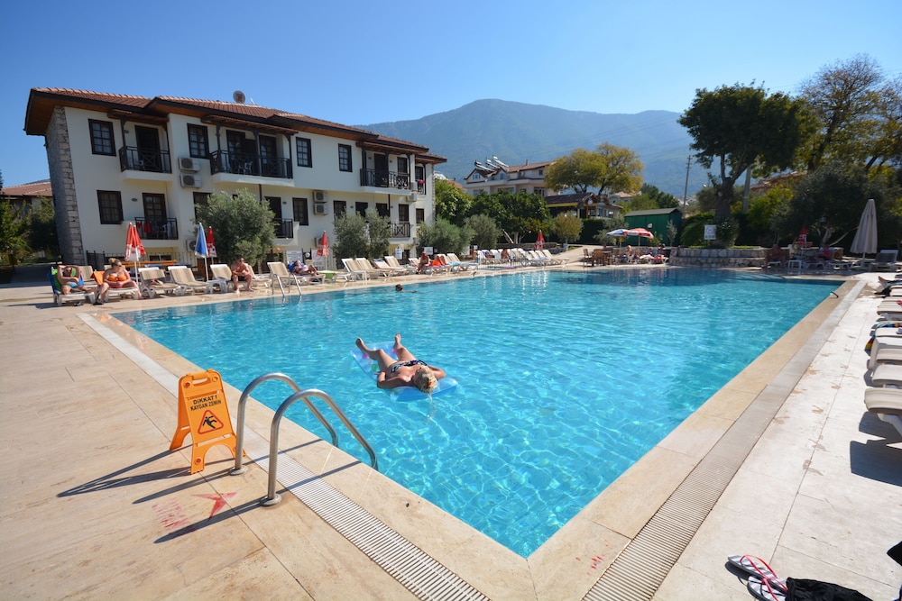 Saray Hotel 22/24