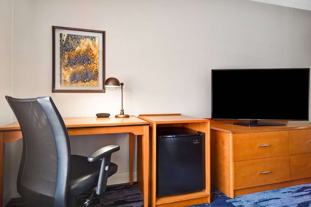 Fairfield Inn Suites by Marriott Atlanta Kennesaw 38/50