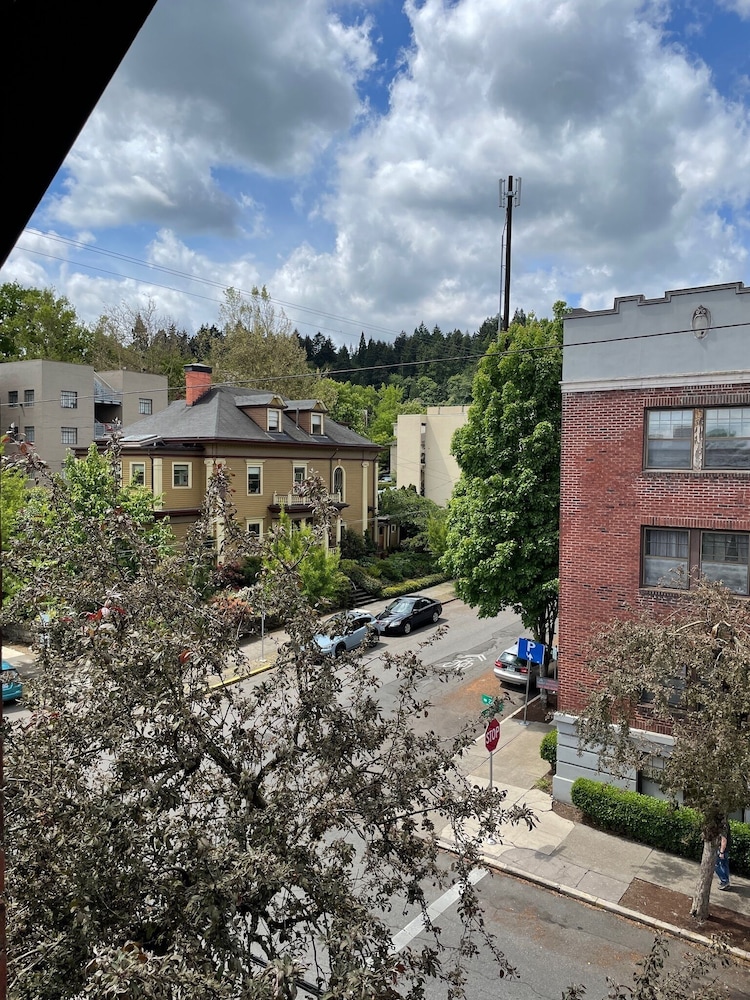 Portland International Guesthouse 40/50