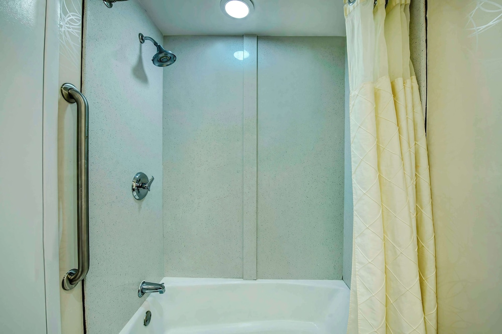 Motel6 Atlanta, GA - Midtown 50/50