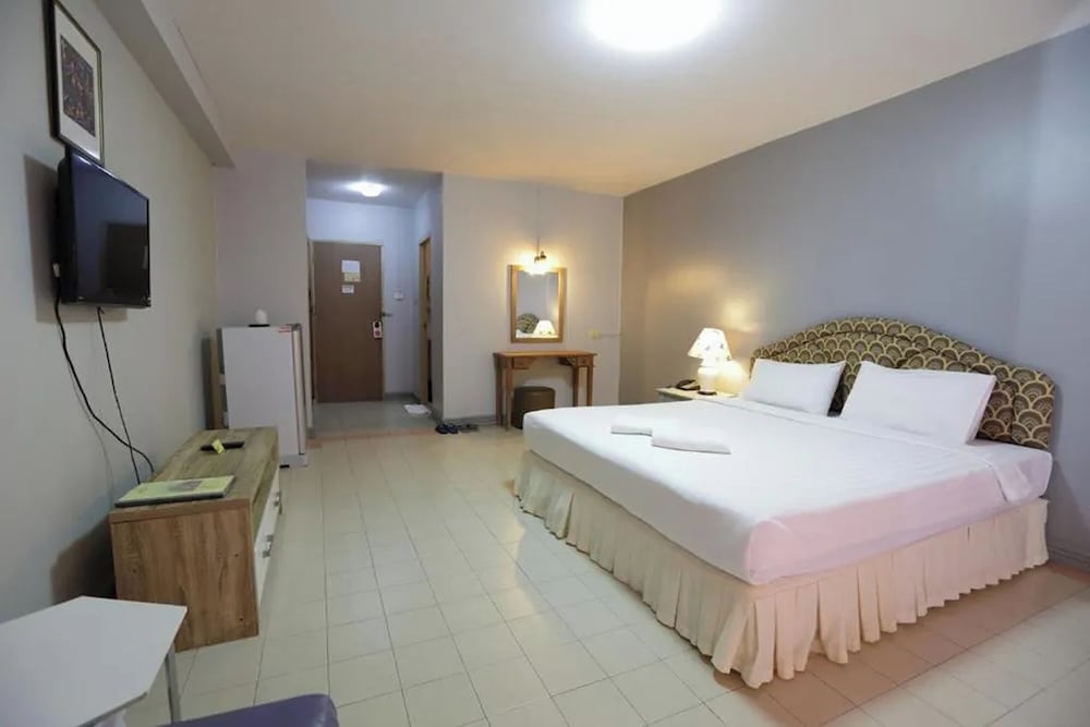 Pin Hotel 35/63