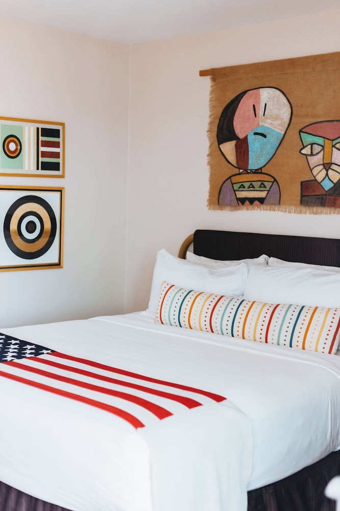 ROOM, KING BED, ACCESSIBLE