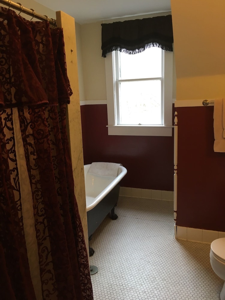 Victorian Charm Inn 47/47