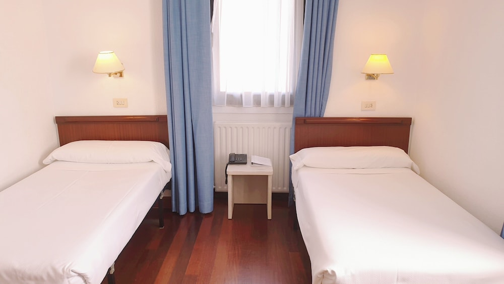 Zarauz Hotel 9/22