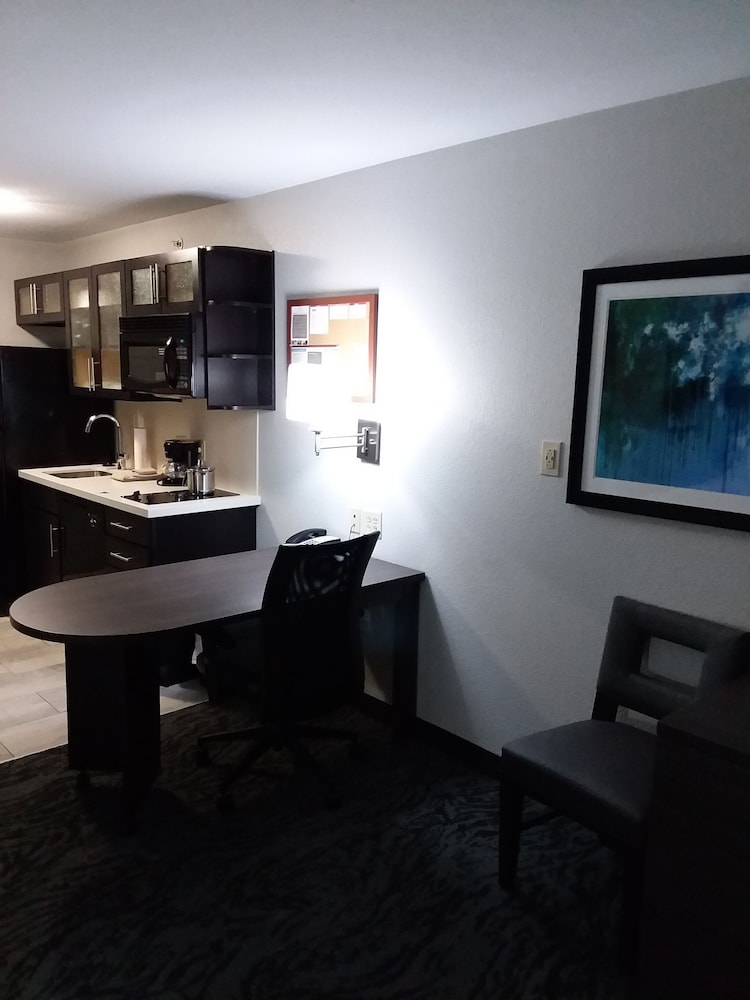 Candlewood Suites Knoxville Airport-Alcoa 60/73