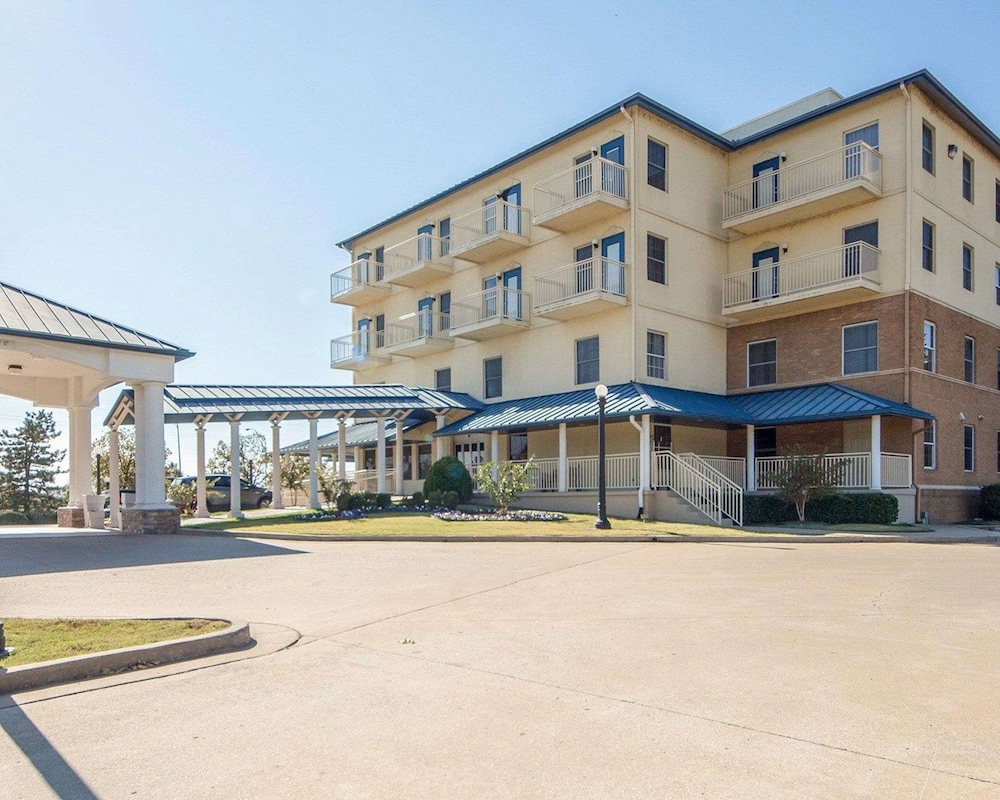 Quality Inn Tulsa-Downtown West 23/27