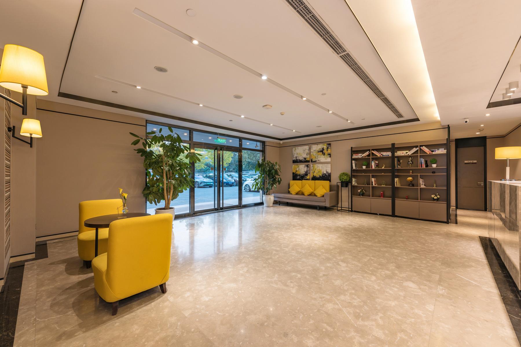 Homeinn Plus(Beijing Chaoyang High Speed Railway Station Joy City) 12/31
