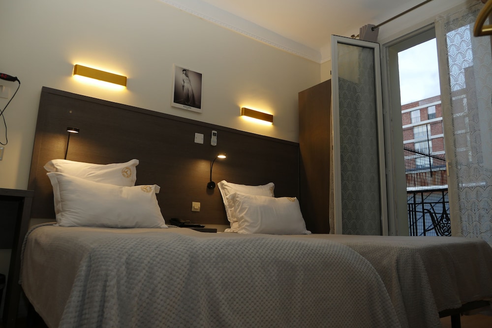 1 BEDROOM, STANDARD, TWIN BEDS