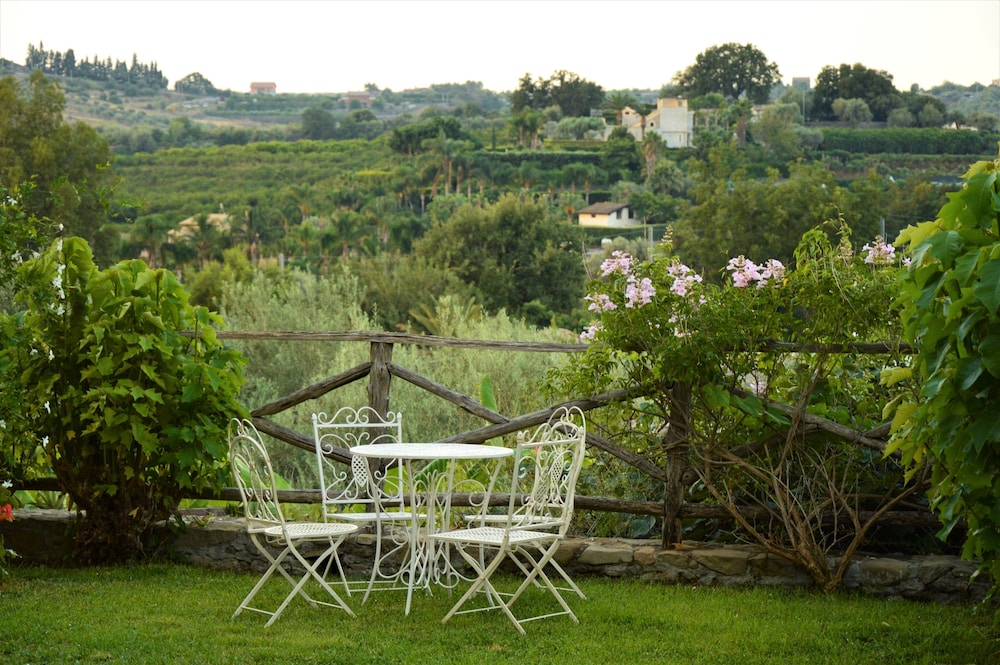 Antico Borgo 37/50