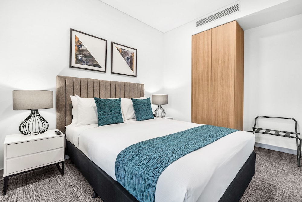 Essence Suites Taringa 7/60