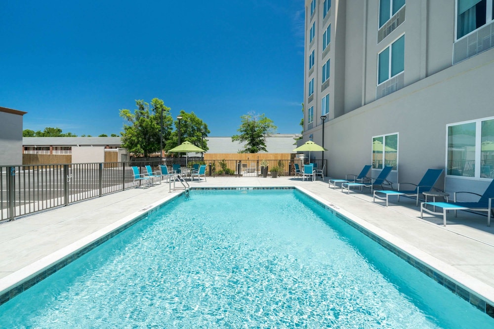 La Quinta Inn Suites By Wyndham Mobile 1/70