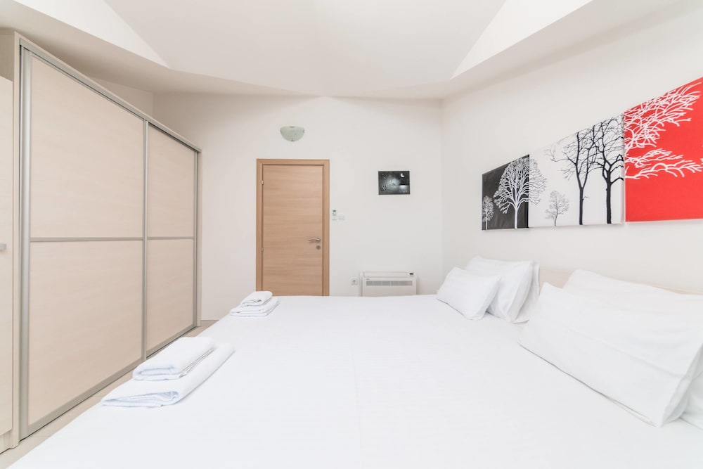 Apartments Miramar 5/48