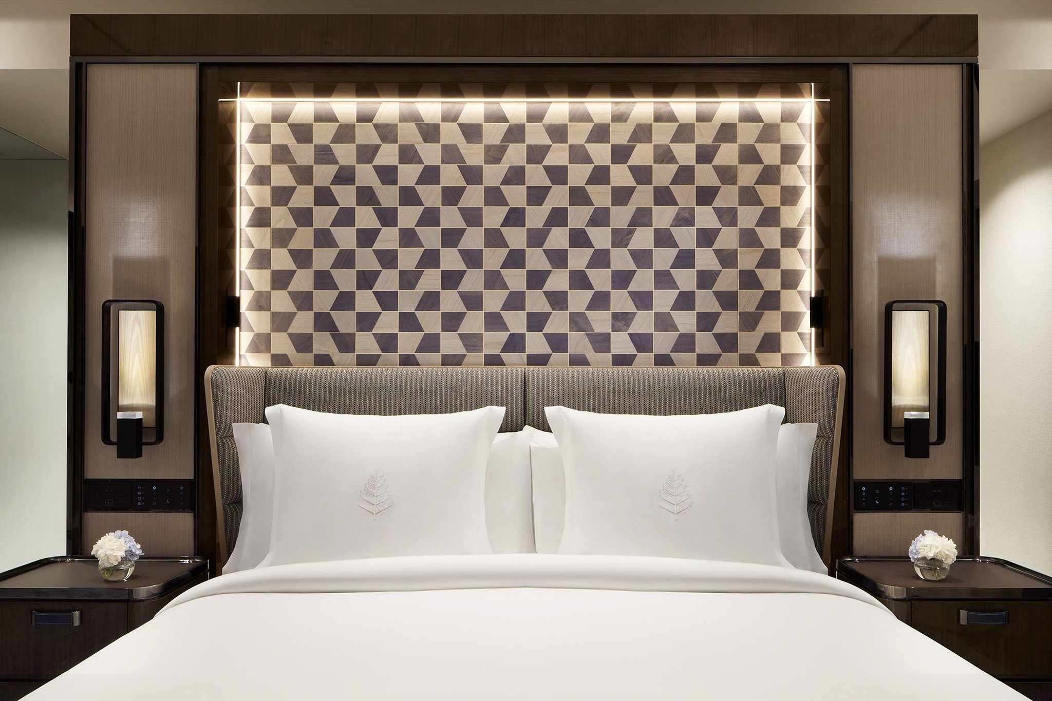 Four Seasons Hotel Hong Kong 34/76