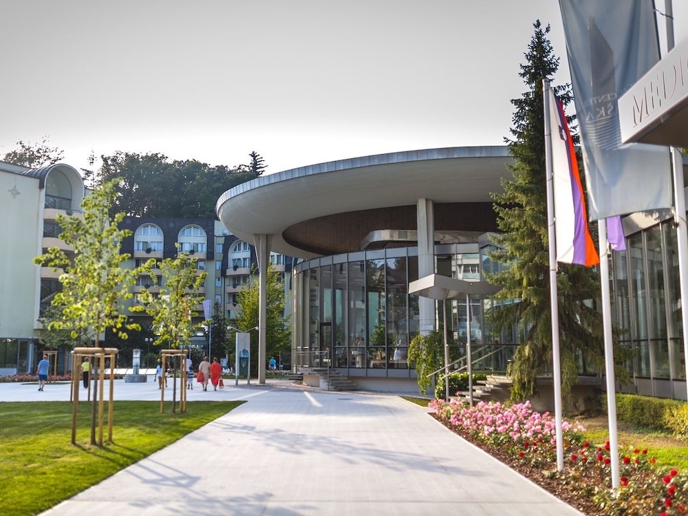 Atlantida Boutique Hotel 68/74