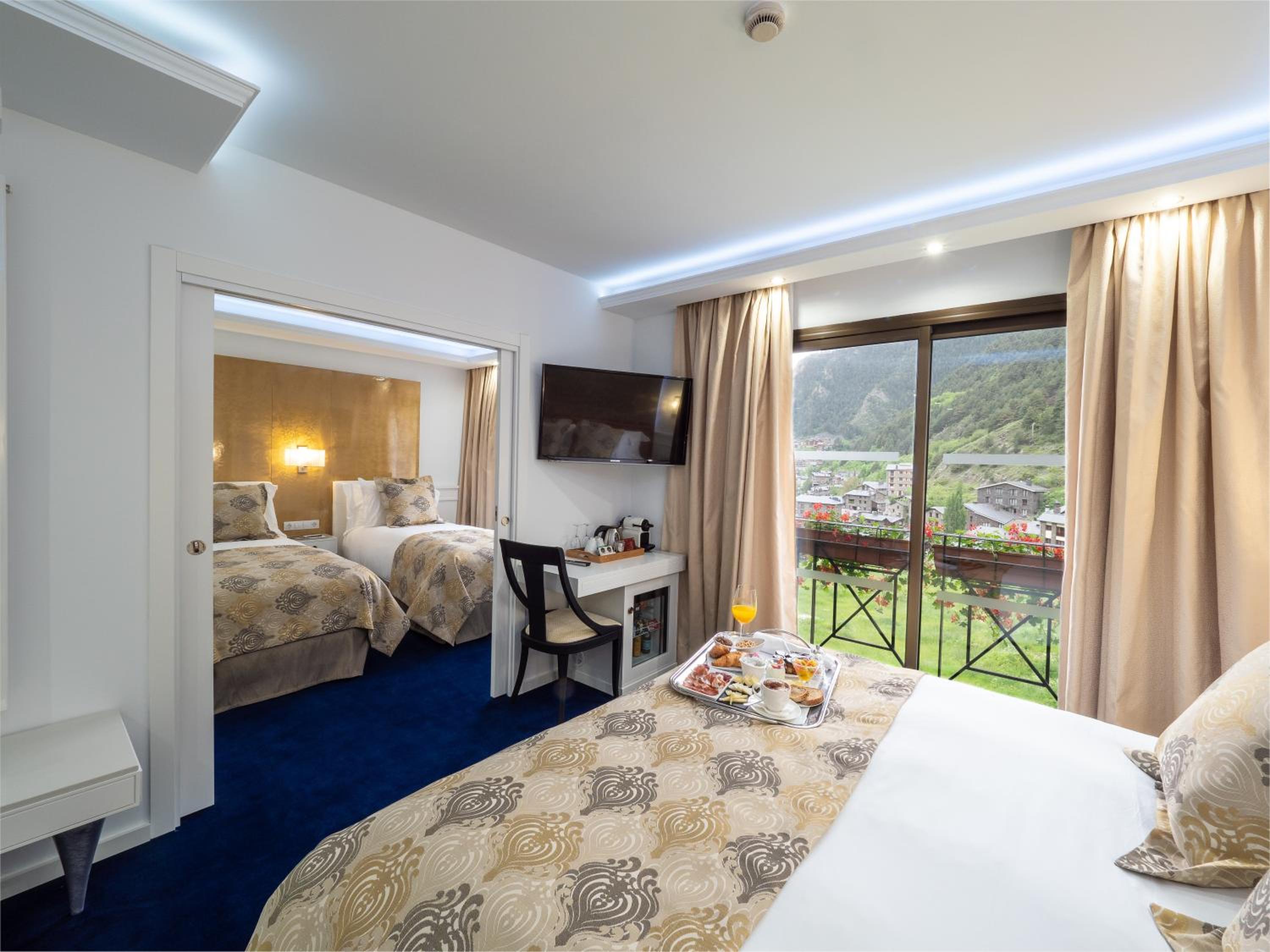 غرفة رباعية بسرير فردي بإطلالة على الجبل، Diana Parc Hotel 3/6