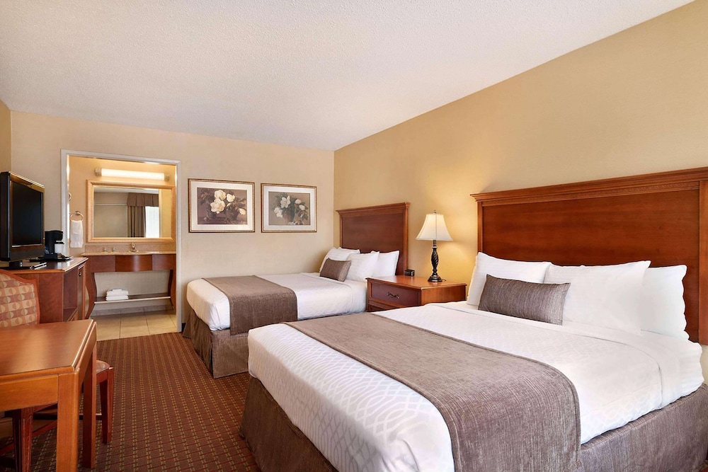 غرفة بسريرين كوين، Days Inn by Wyndham Culpeper 2/3