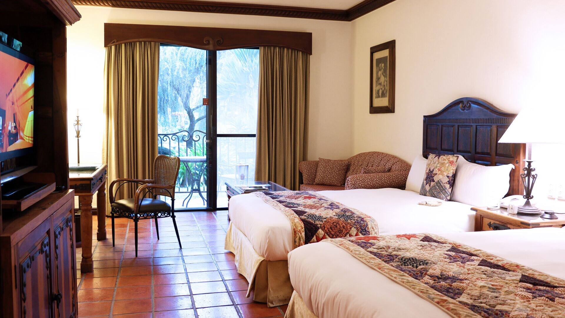 DELUXE, TWIN BEDS