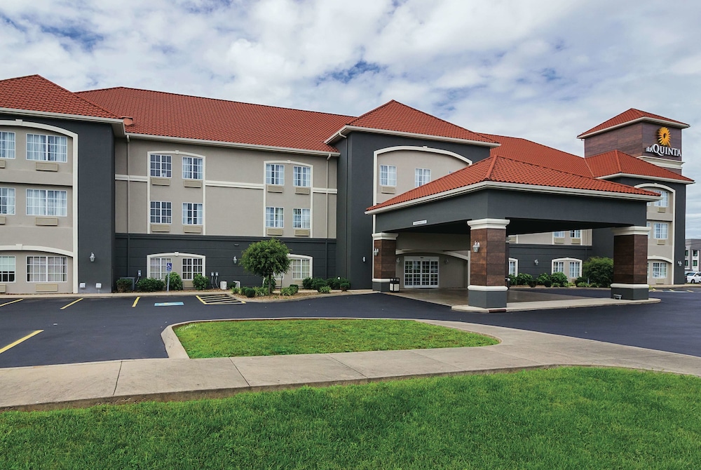 La Quinta Inn & Suites by Wyndham Bowling Green 3/51