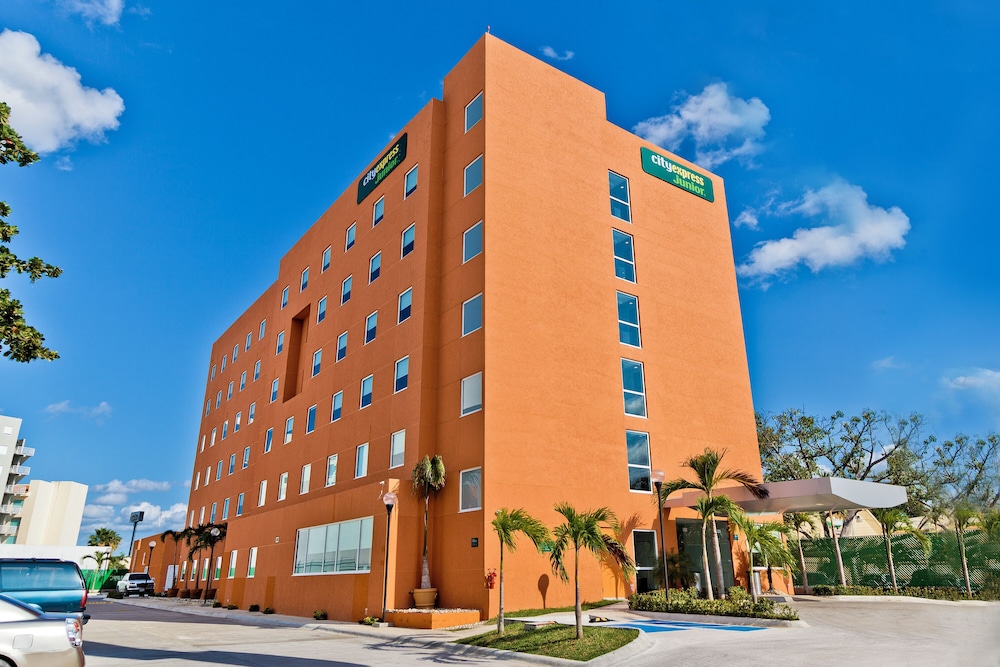 City Express Junior by Marriott Ciudad del Carmen 1/50