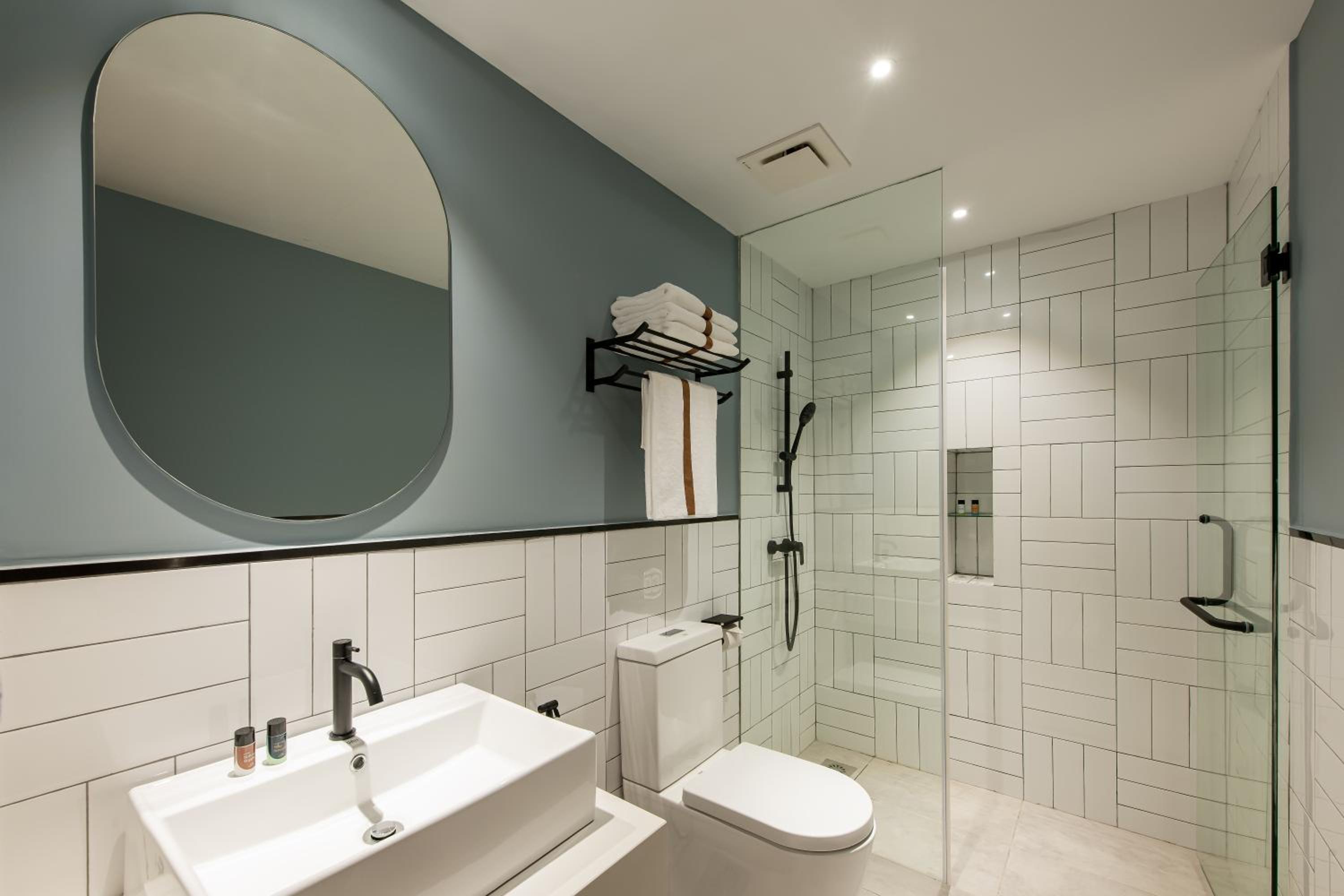 2 Bedrooms, Comfy, Suite