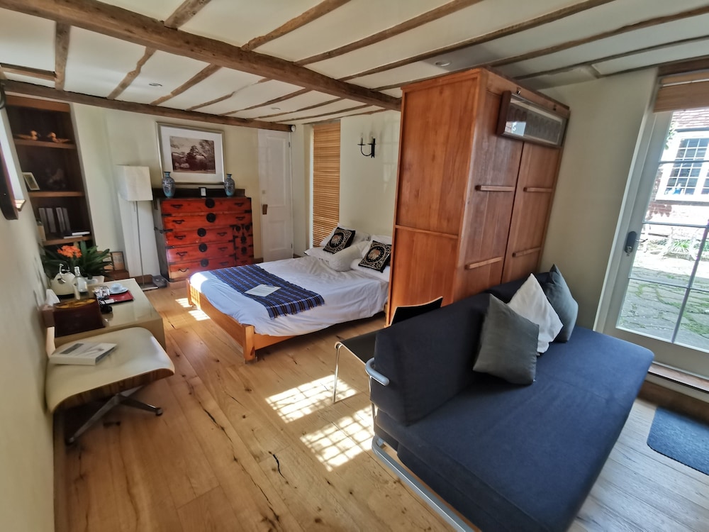 Little Dane Court 8/50