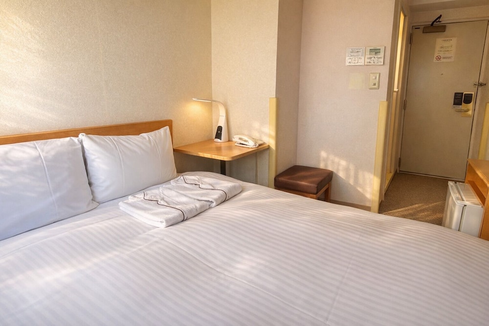 ROOM, DOUBLE BED